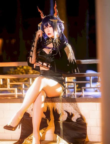 美女被挠痒痒